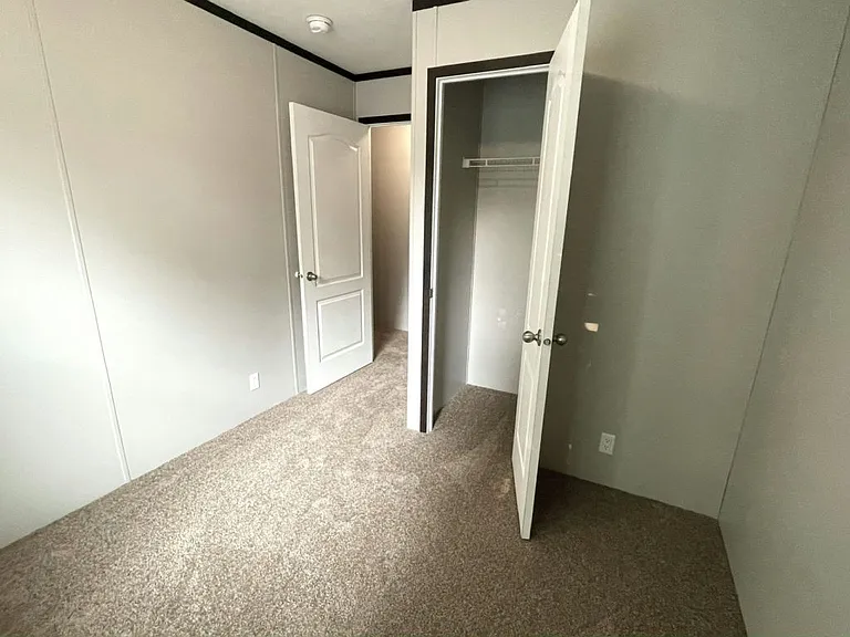 556 Linda Ln — Photo 13