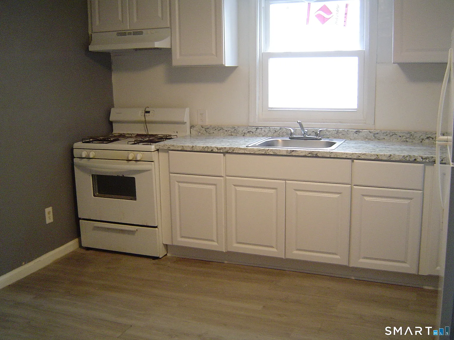 2 bed, 1.0 bath, 913 sqft, $1,600 — Photo 2