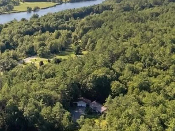 694 River Road, Leeds, ME 04263
