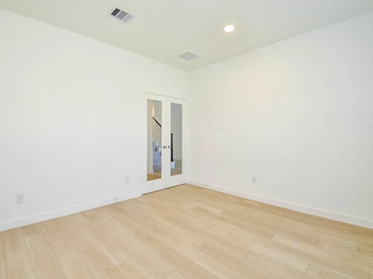 2708 Pine Bluff Dr — Photo 11