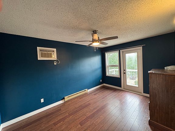 4th image of 220 Goulet St #E