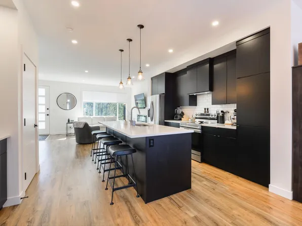 11414 125th St NW, Edmonton, AB T5M 0M9