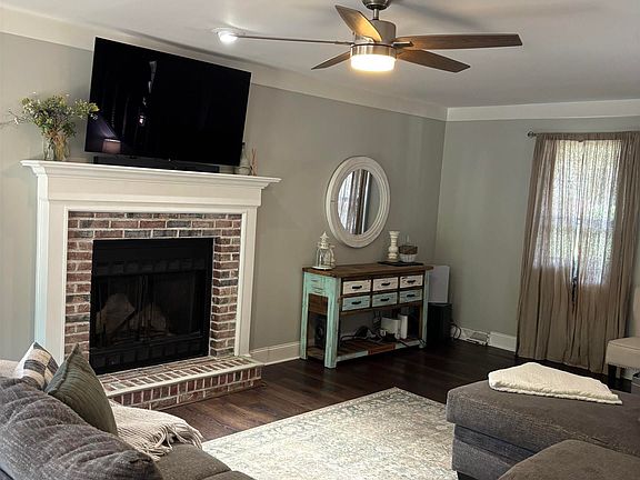 4th image of 208 Charmar Way