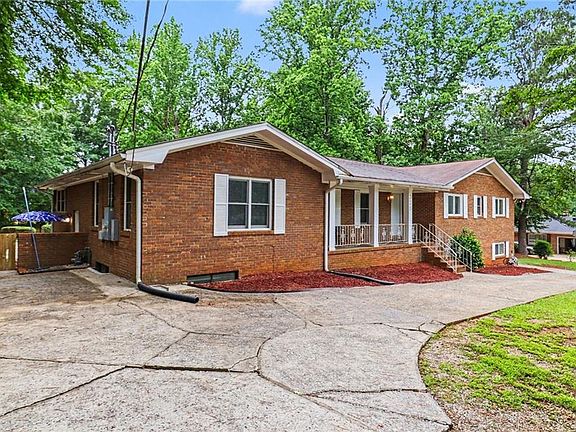 2nd image of 329 Plantation Cir