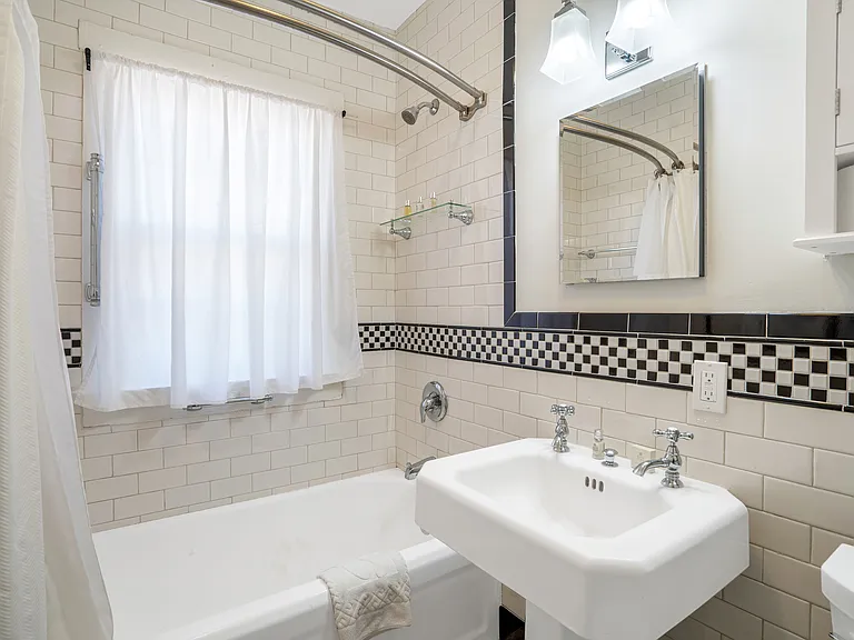 614 E Palace Ave — Photo 19