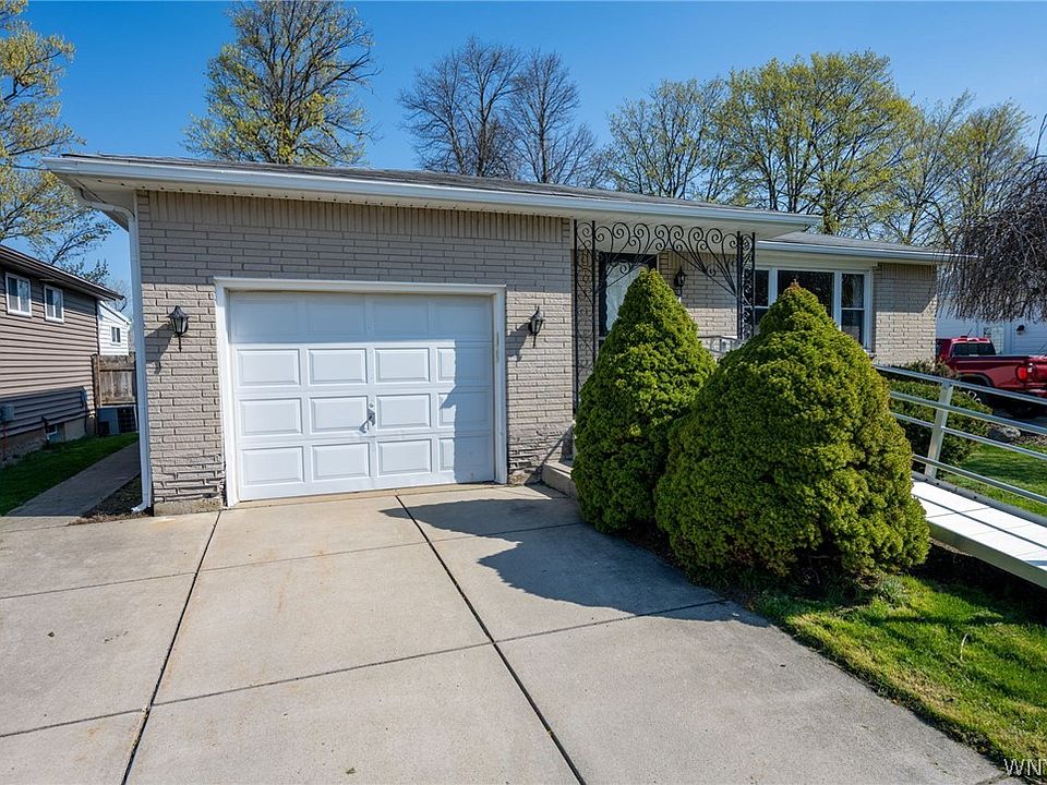 1st image of 170 Castlewood Dr