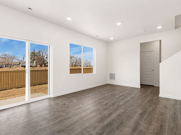 7189 Gateway Crossing St Living Room