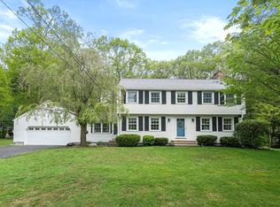 15 Clover Hill Dr, Chelmsford, MA 01824