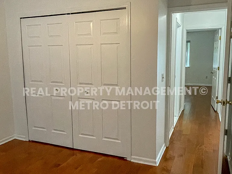 5560 Seabreeze Ln — Photo 15
