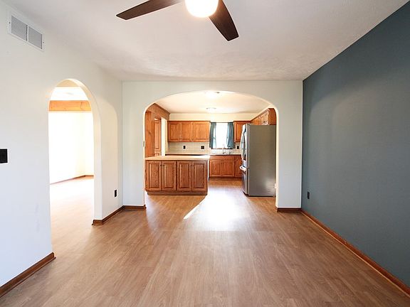 3rd image of 105 N Estates Dr