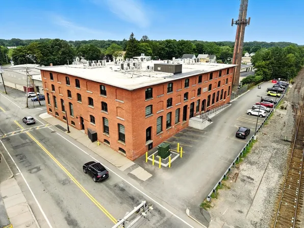 55 Sterling St #212, Clinton, MA 01510