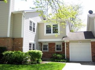 236 Signature Dr, Bloomingdale, IL 60108