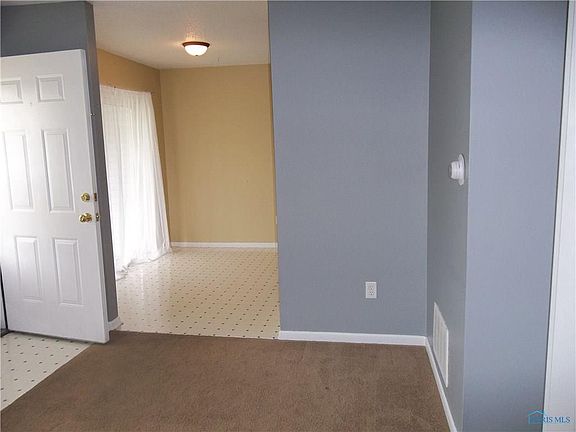 3rd image of 3768 Lakepointe Dr