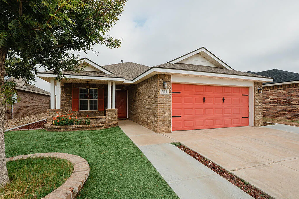 3 bed, 2.0 bath, 1583 sqft, $2,400 — Photo 1