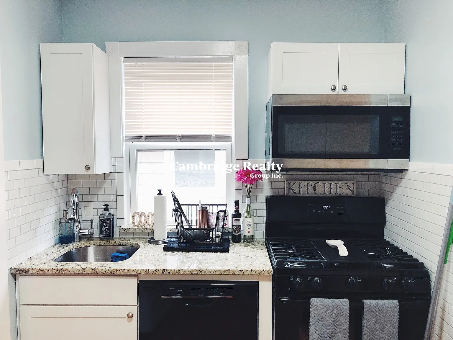 2 bed, 1.0 bath, 850 sqft, $2,950 — Photo 2