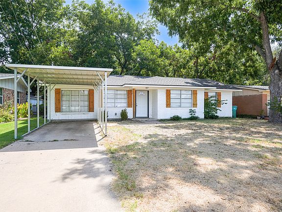 3rd image of 807 N Lacy Dr