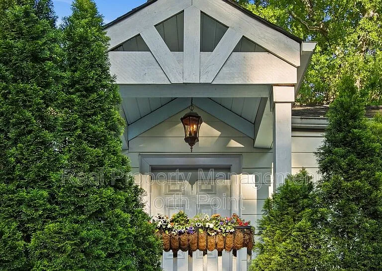 1189 Atlantic Dr NW — Photo 3