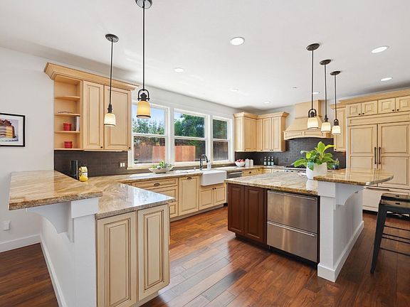 5th image of 279 Cobblestone Drive