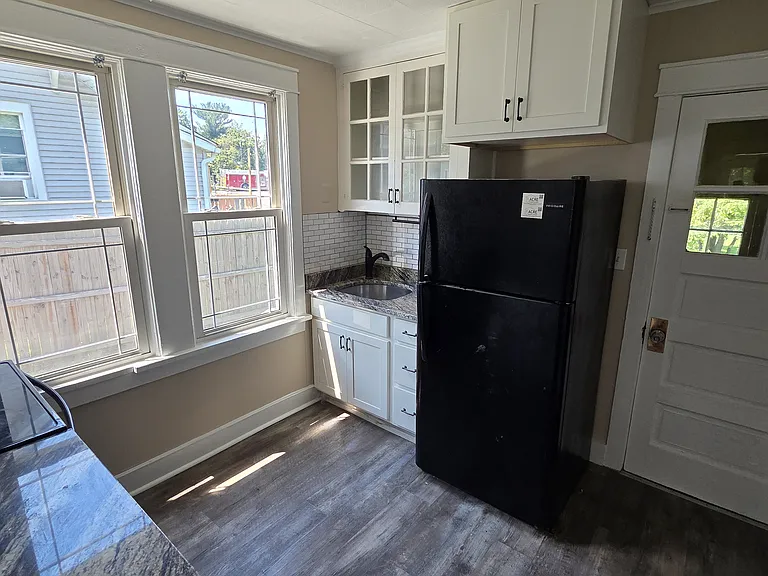 129 Kings Hwy — Photo 3