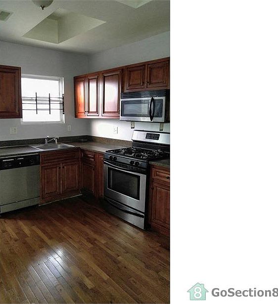 2nd image of 1104 Sargeant St