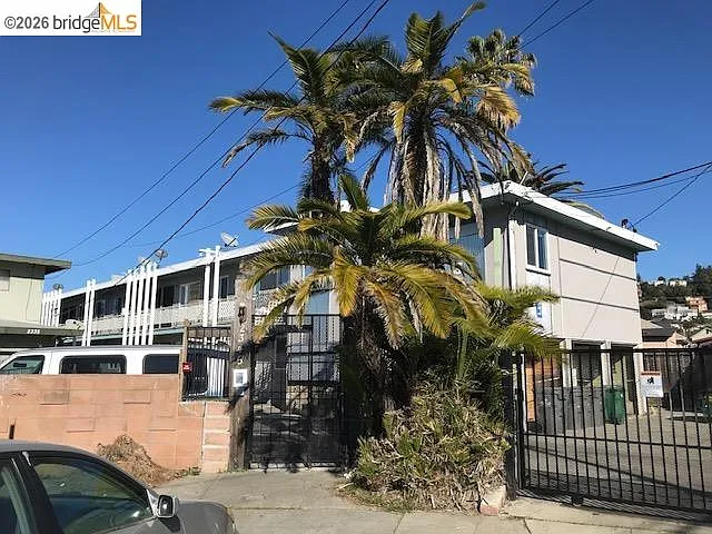 2345 92nd Ave — Photo 4