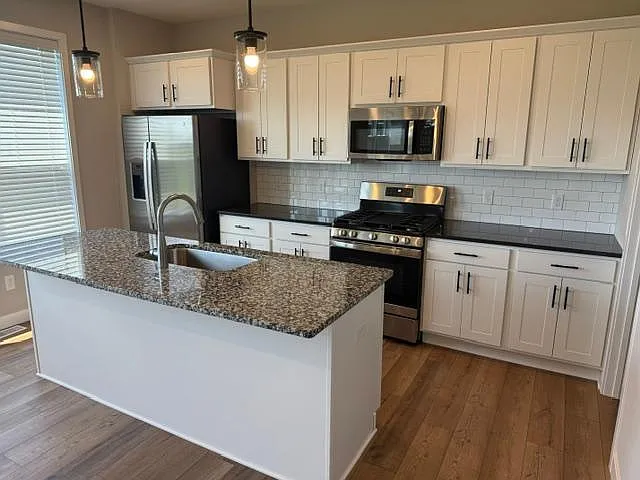 4 bed, 3.5 bath, 2715 sqft, $4,107 — Photo 4