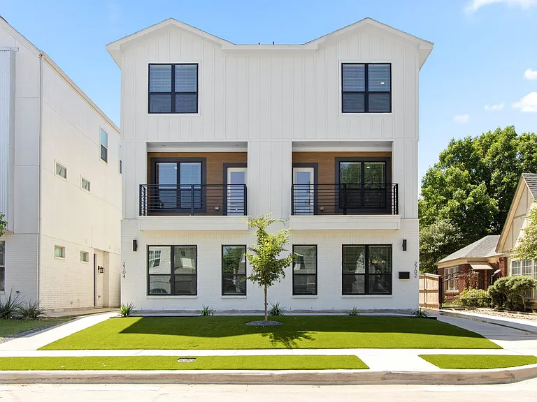 2702 Lubbock Ave — Photo 2