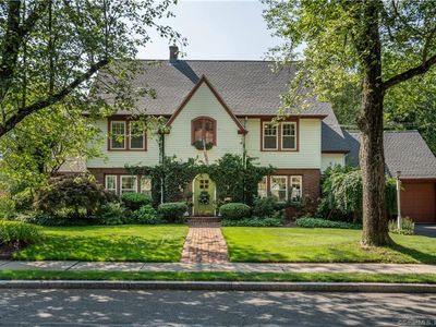 259 Quaker Ln N, West Hartford, CT, 06119