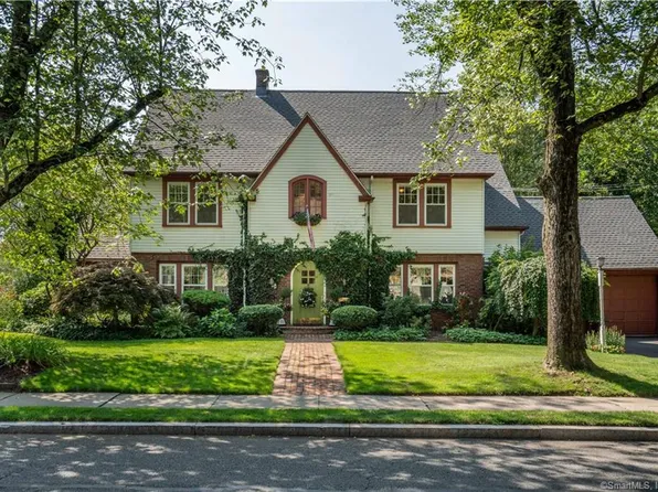 259 Quaker Lane North, West Hartford, CT 06119