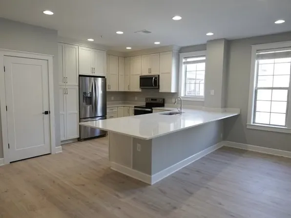 305 Seven Springs Way APT 204, Brentwood, TN 37027