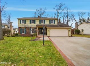 6854 Williamsburg Dr, Sylvania, OH 43560