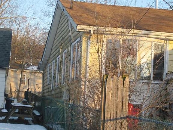 3rd image of 12905 Hilltop Ave
