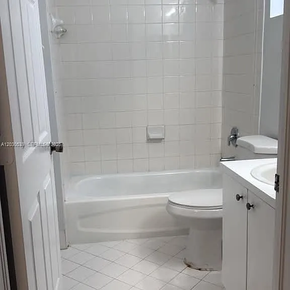 1398 NE 33rd Ave #101-25 — Photo 9