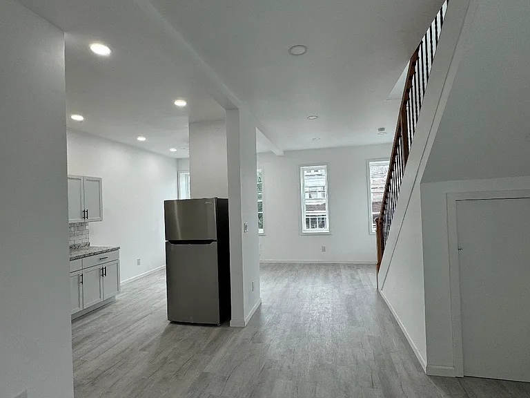 547 N 8th St #2 — Photo 1