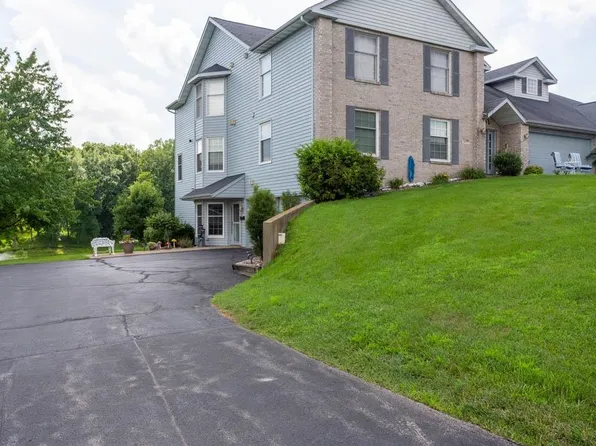 3214 Lake Ridge Dr APT E, Dubuque, IA 52003