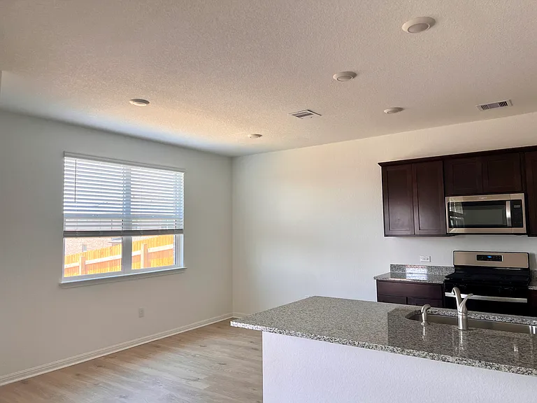 220 Saide St — Photo 9