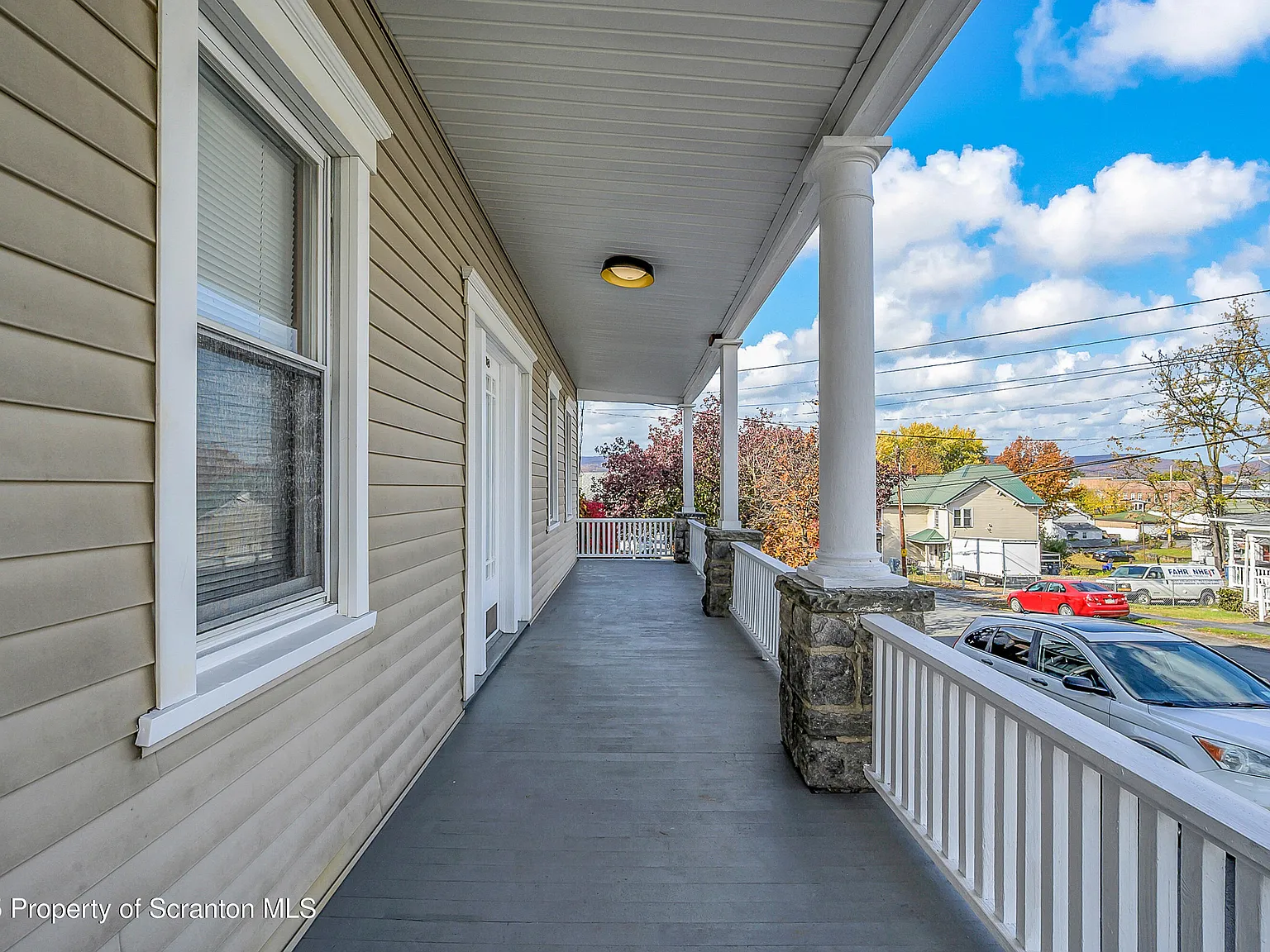 2 bed, 1.0 bath, 969 sqft, $1,200 — Photo 3