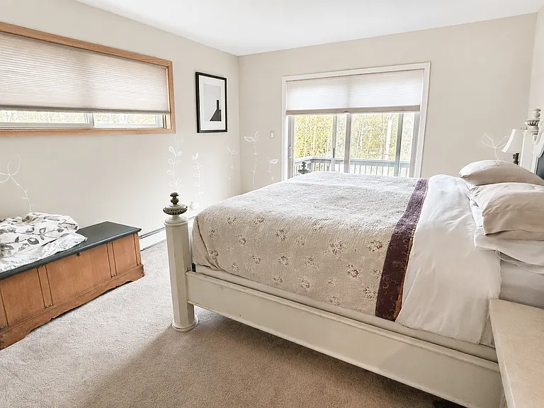 Second primary bedroom, balcony out back and en suite bathroom. King bed.
