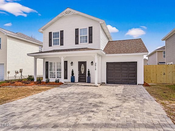 3rd image of 2610 Laurel Dr