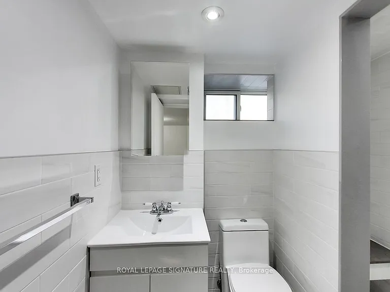 896 Bathurst St #BASEMENT — Photo 16
