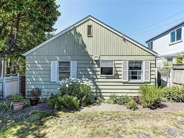 2nd image of 2512 42nd Ave W