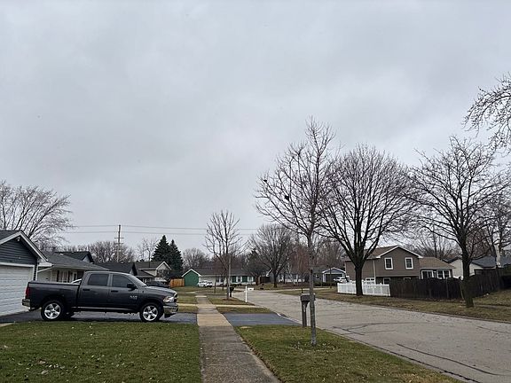 4th image of 319 Dean Cir