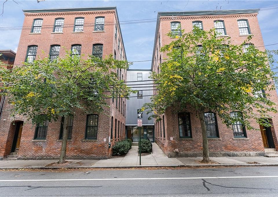 1st image of 407 Pine St Unit 204