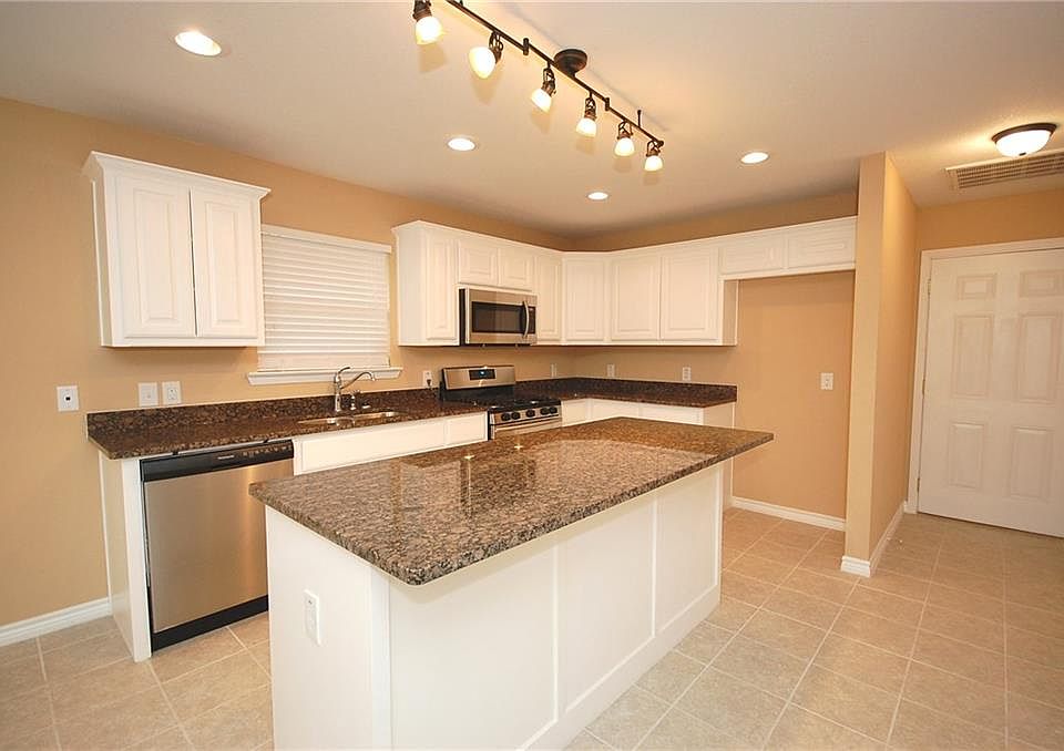 1st image of 4618 Lakeway Dr