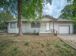 927 E 43rd Ave, Wichita, KS 67216