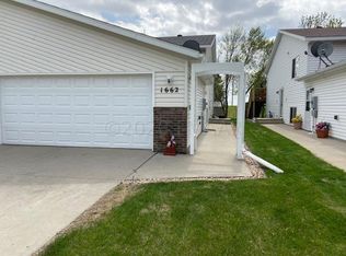1662 10th St W, West Fargo, ND 58078