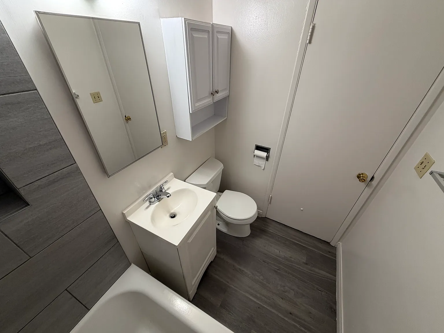2 bed, 825 sqft, $2,100 — Photo 4