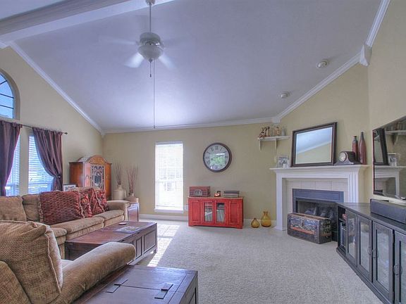 2nd image of 11 Briarwood Cir