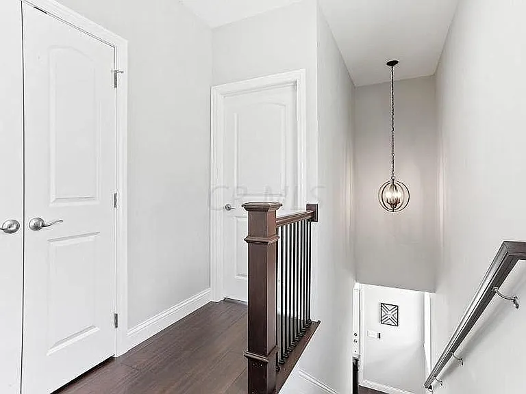 1513 Oak St — Photo 17