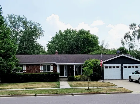 211 13th Ave, Baraboo, WI 53913